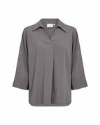Aja 2 V-ringad Blus Dam Dark Grey | Smilebutiken - Wasabiconcept