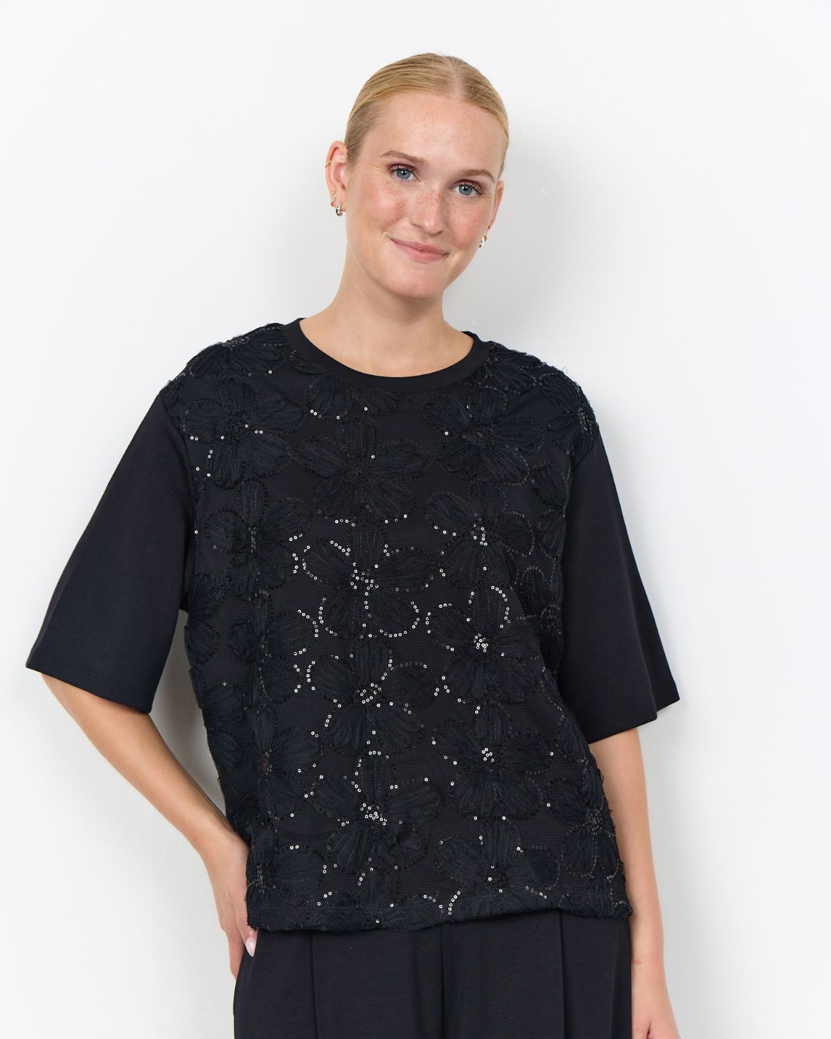 Banu 345 T-shirt Dam Svart Black | Smilebutiken - Soyaconcept