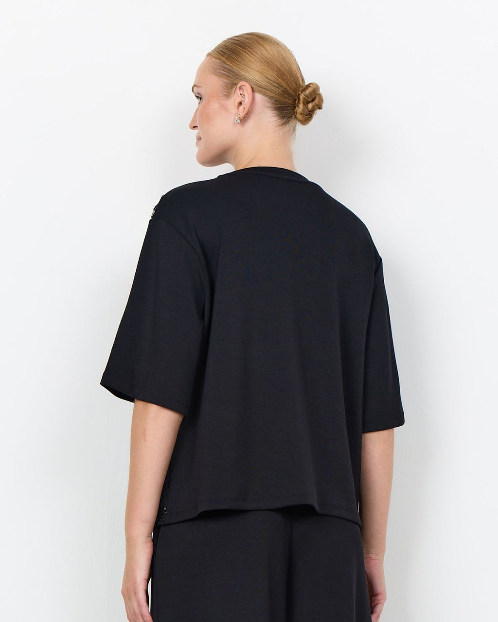 Banu 345 T-shirt Dam Svart Black | Smilebutiken - Soyaconcept