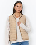 Benete 6 Quiltad Väst Dam Beige Camel | Smilebutiken - Soyaconcept