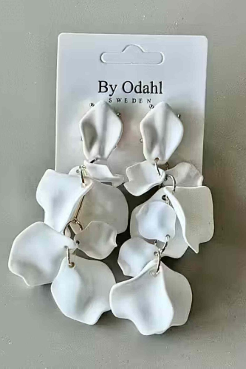 Kamilla Örhängen White Leaf By Odahl