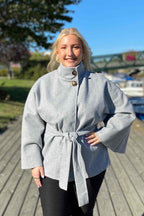 Chica London Alvina Poncho Jacka Dam Grey CARAMELLE FASHION
