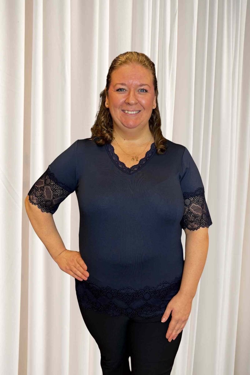 Chica London Blake Kortärmad Topp med Spets Dam Navy CARAMELLE FASHION