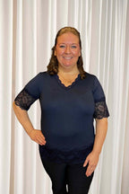 Chica London Blake Kortärmad Topp med Spets Dam Navy CARAMELLE FASHION