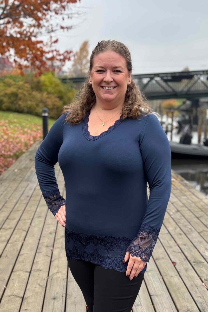 Chica London Gwynne Långärmad Topp med Spets Dam Navy CARAMELLE FASHION