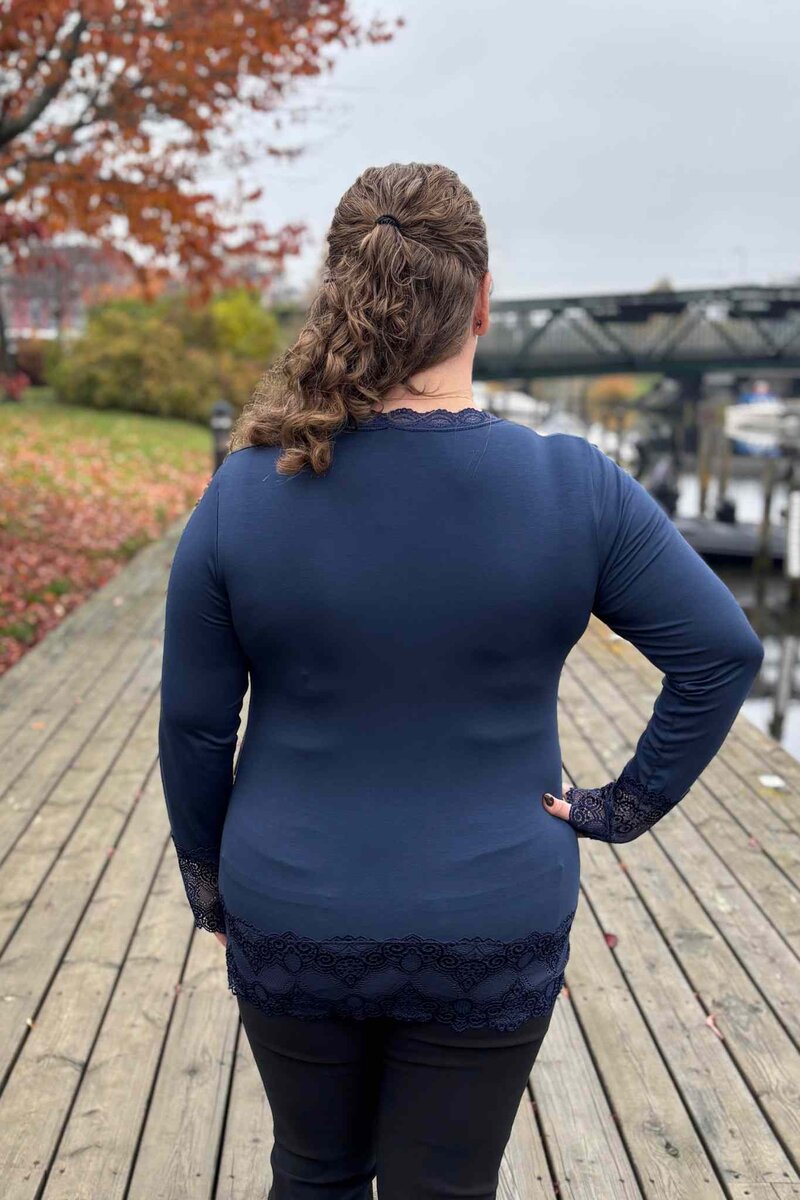 Chica London Gwynne Långärmad Topp med Spets Dam Navy CARAMELLE FASHION
