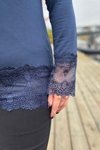 Chica London Gwynne Långärmad Topp med Spets Dam Navy CARAMELLE FASHION