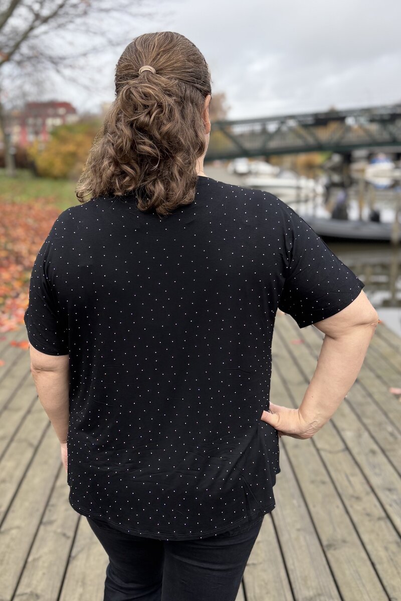 Jordyn T-shirt Dam Svart Black | Smilebutiken - Caramelle Fashion