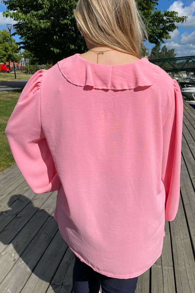 Chica London Svea V-ringad Blus Volang Dam Pink CARAMELLE FASHION