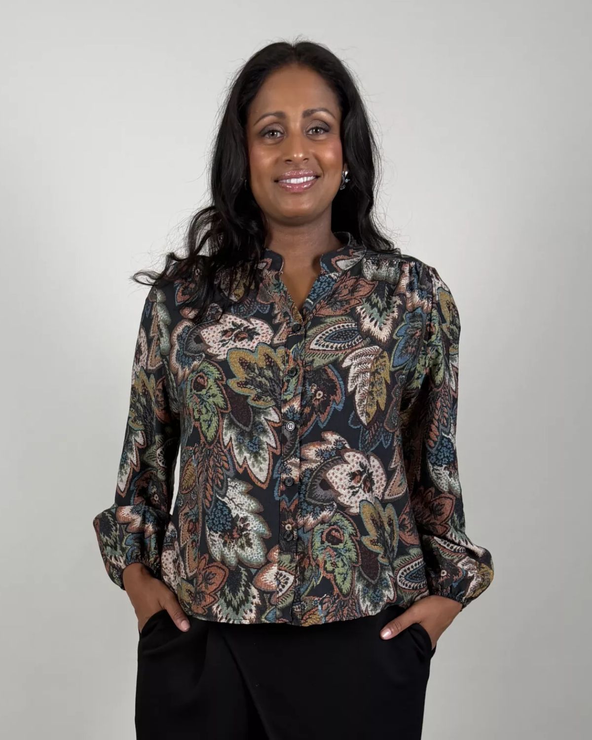 Elly Bladmönstrad Blus Dam Svart | Smilebutiken - Camicia