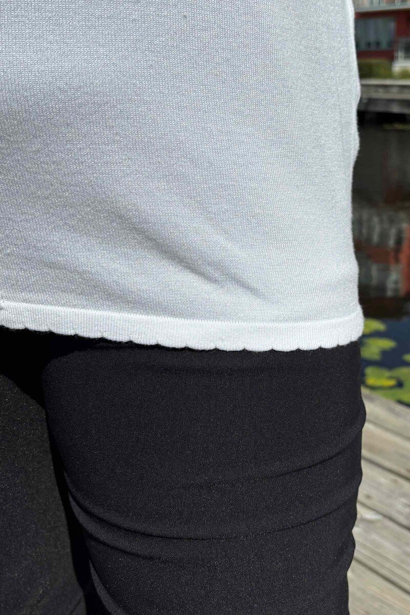 Jone Scallop V-Ringad Tröja Dam Off White Freequent