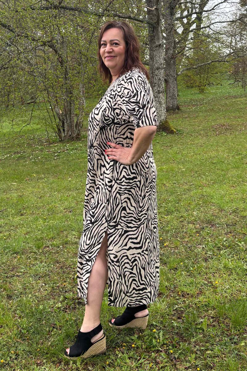 Larin Klänning Dam Simply Taupe W Black Freequent