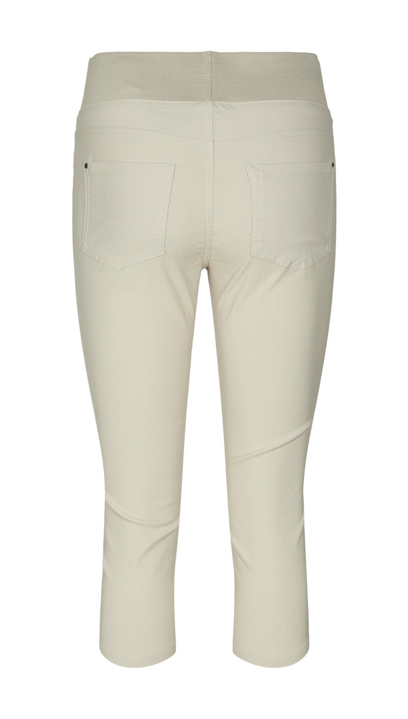Shantal Capri Power Dam Moonbeam Freequent