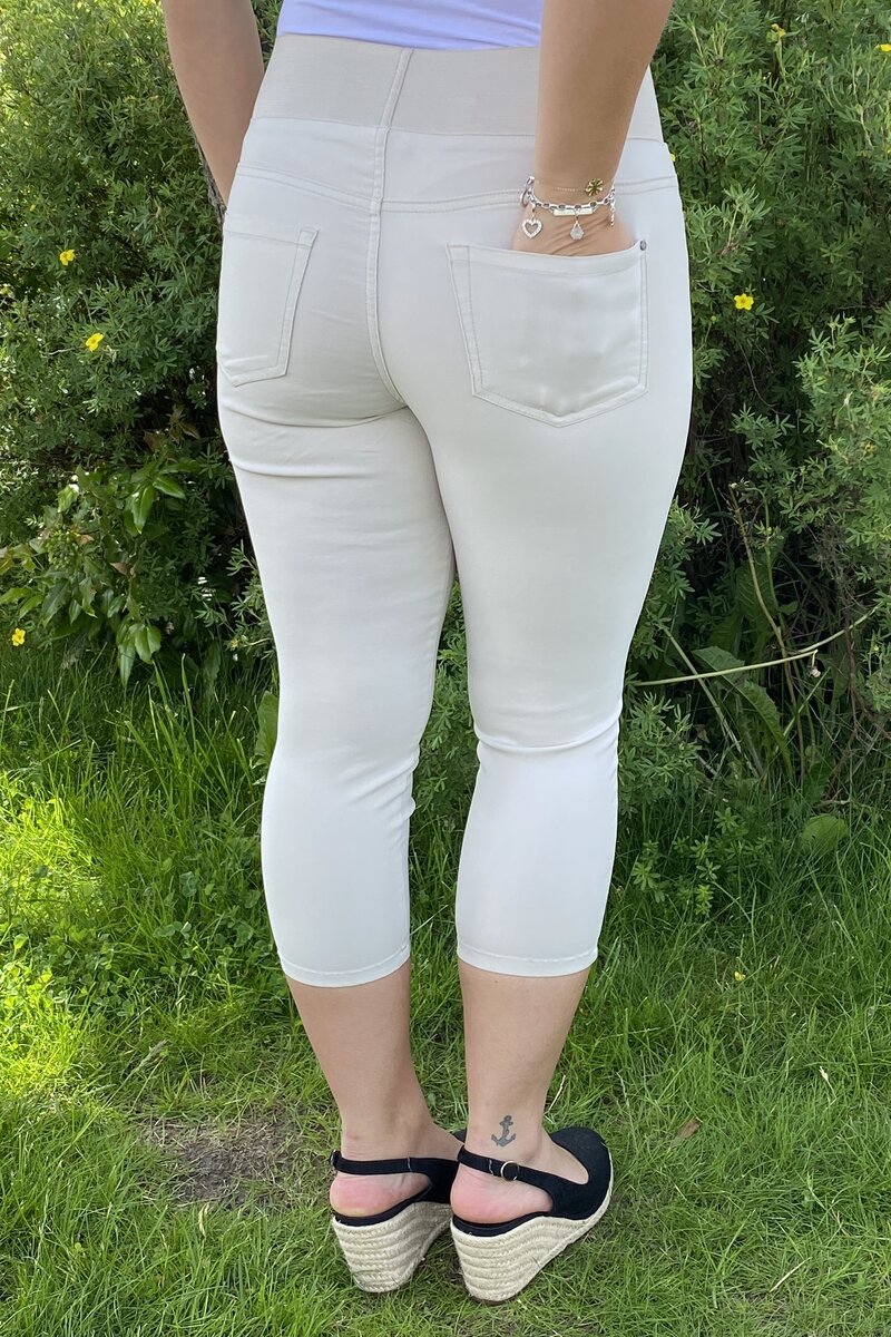 Shantal Capri Power Dam Moonbeam Freequent