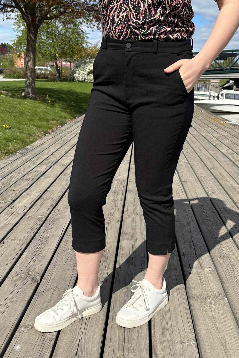 Solvej Capri Women Black Freequent