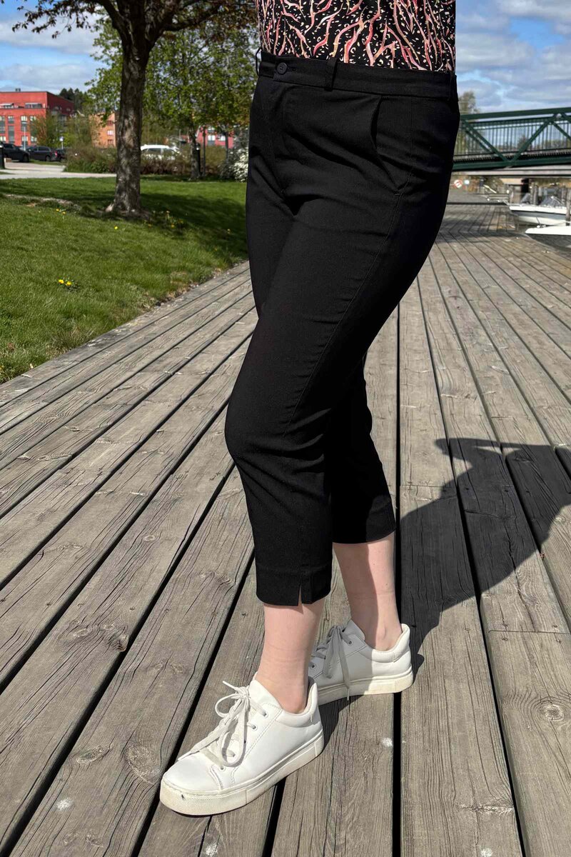 Solvej Capri Women Black Freequent