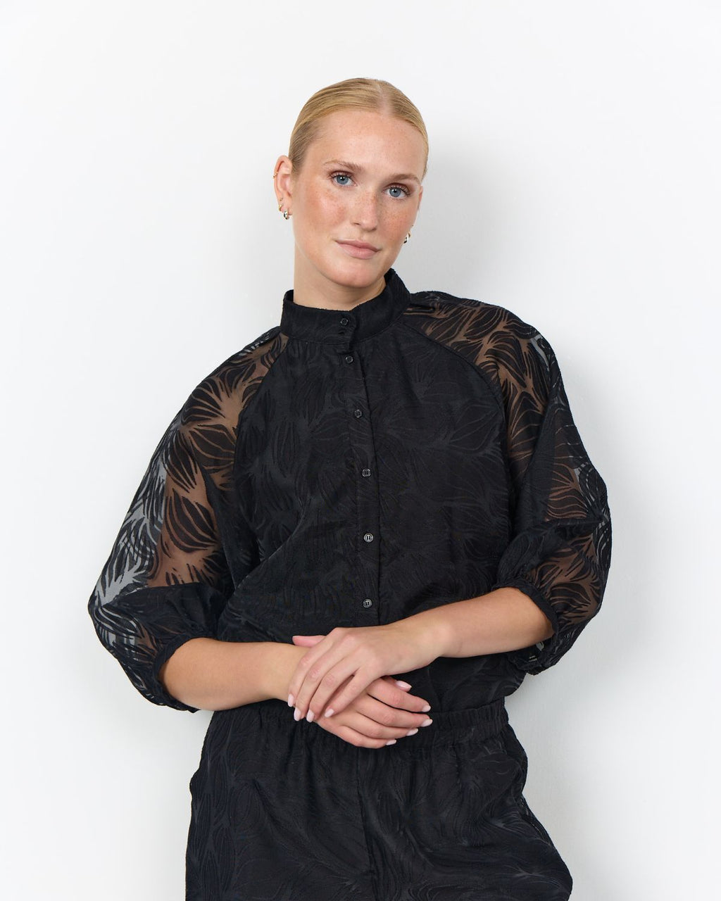 Jamina 1 Spetsblus Svart Black | Smilebutiken - Soyaconcept