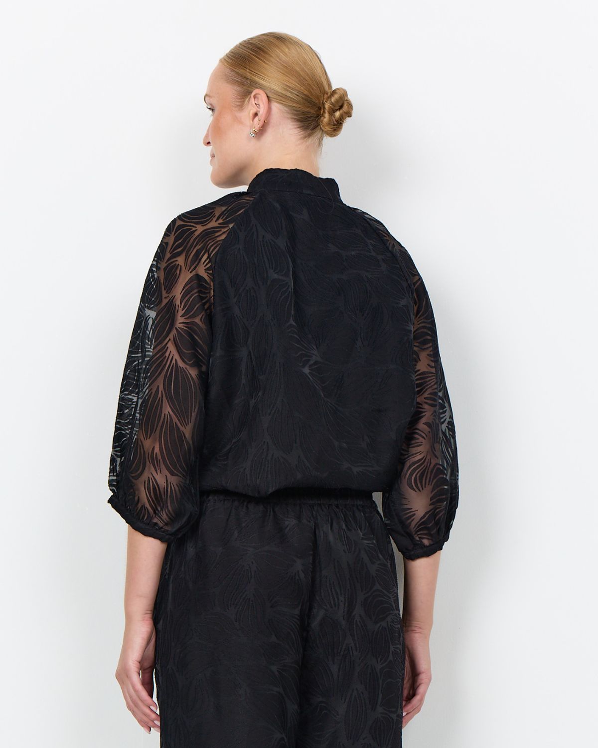 Jamina 1 Spetsblus Svart Black | Smilebutiken - Soyaconcept