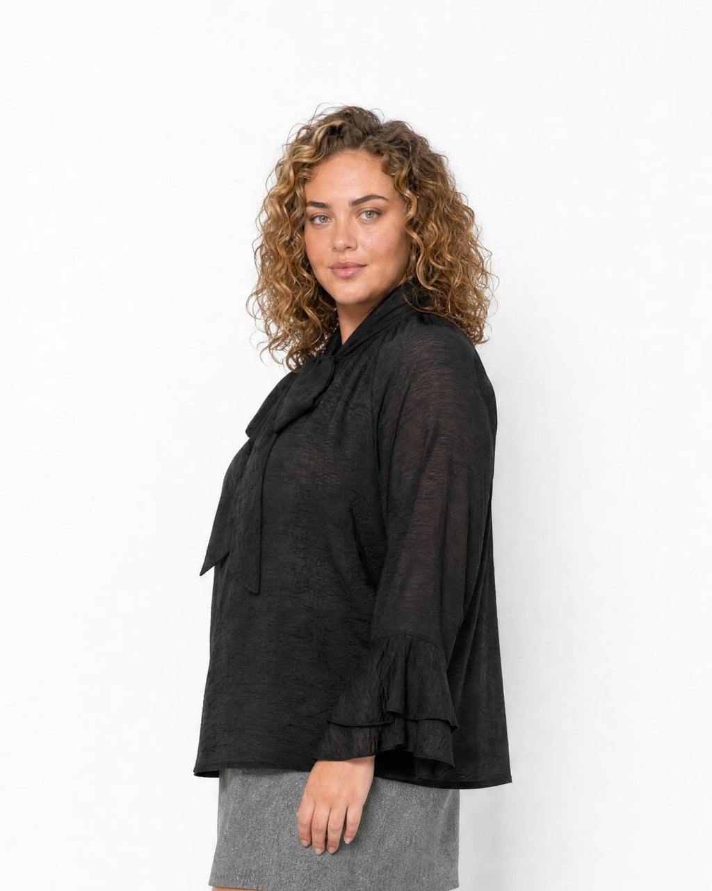 Judit 4 Blus med knyt Dam Svart Black | Smilebutiken - Wasabiconcept