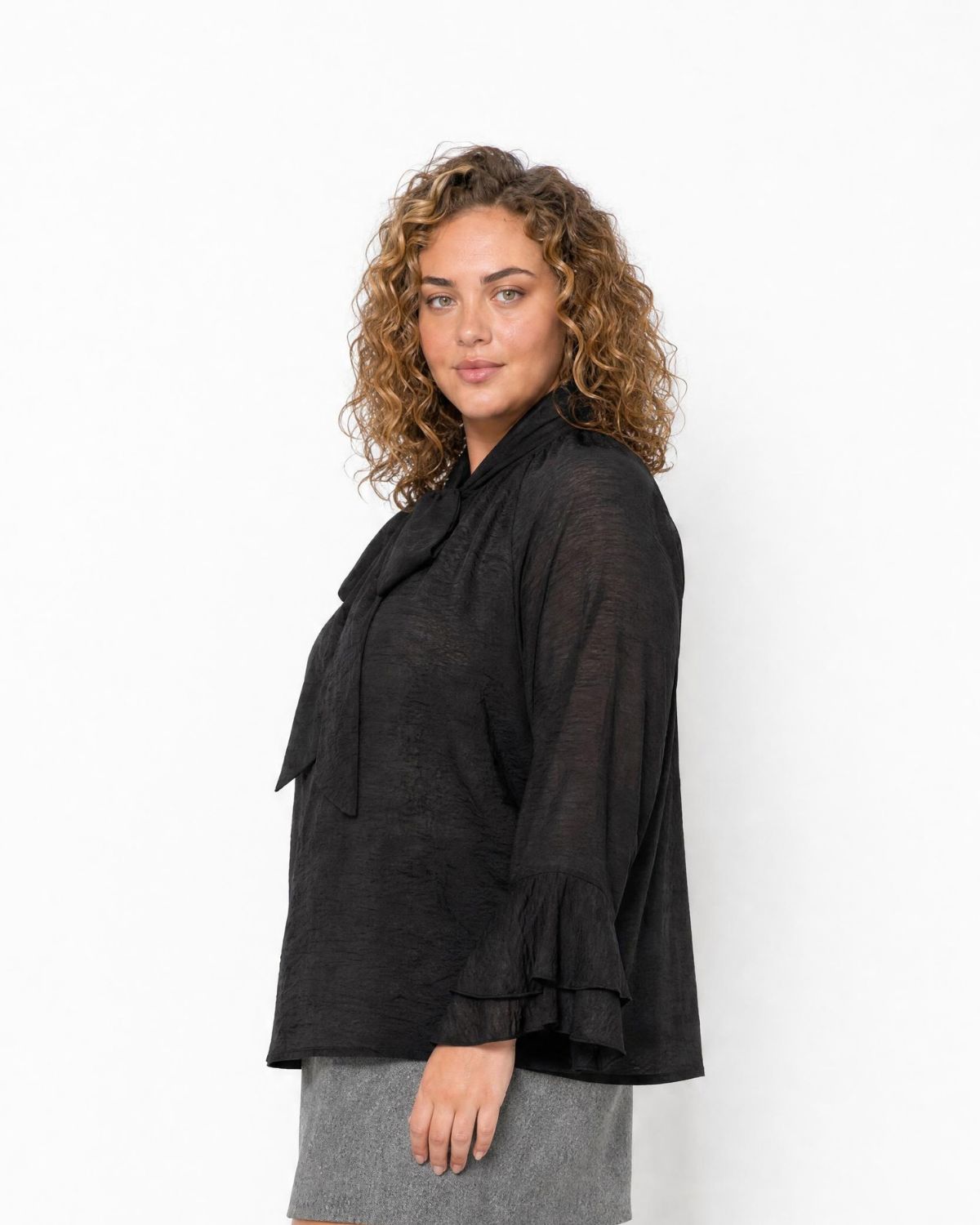 Judit 4 Blus med knyt Dam Svart Black | Smilebutiken - Wasabiconcept