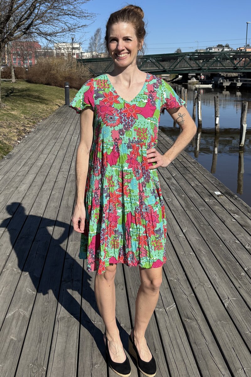 Kimberly V-neck Dress 3 Women Floral Collage | SmileButiken - One Summer