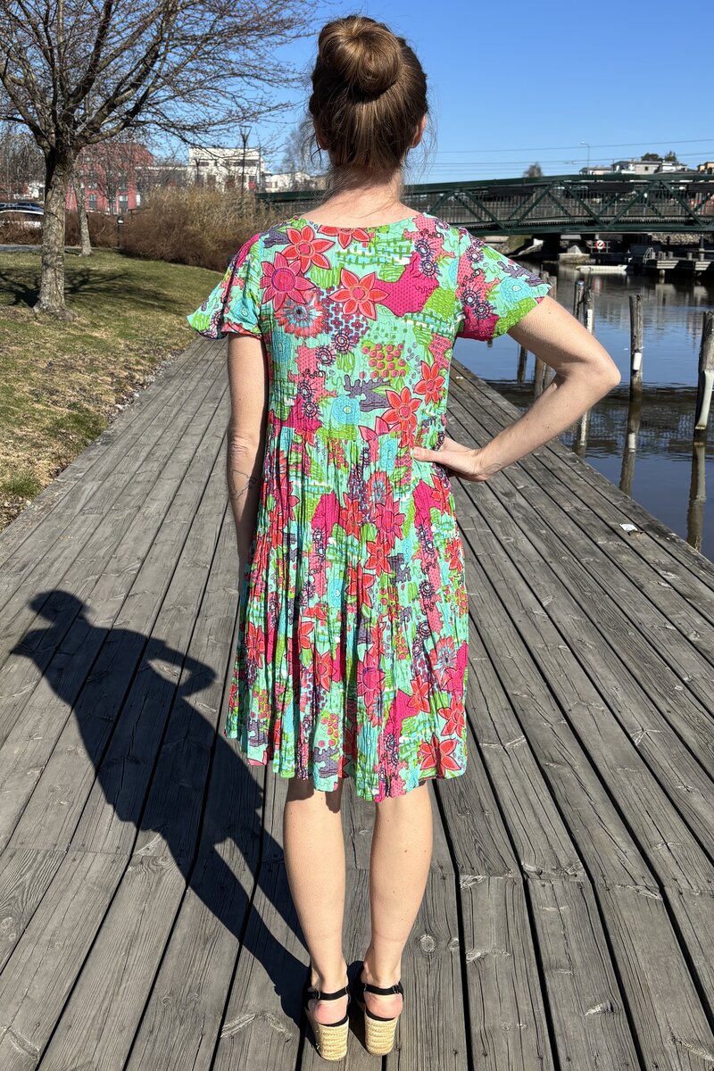 Kimberly V-neck Dress 3 Women Floral Collage | SmileButiken - One Summer