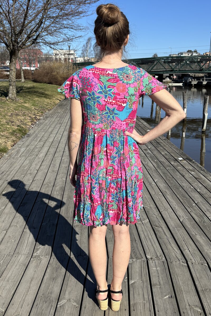 Kimberly V-neck Dress 4 Women Floral Collage | SmileButiken - One Summer