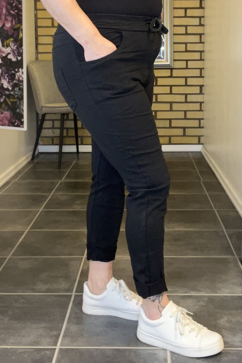 Kalie Ankle Pants Women Black Marta du Chateau