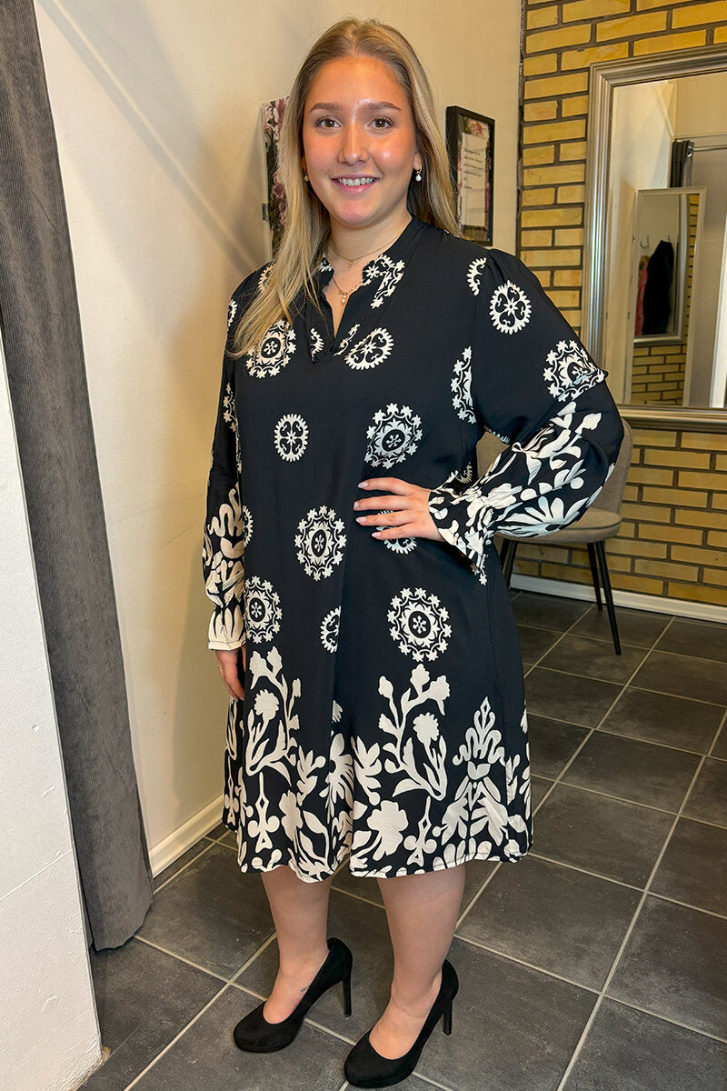 Pernille Klänning Dam Black Marta du Chateau