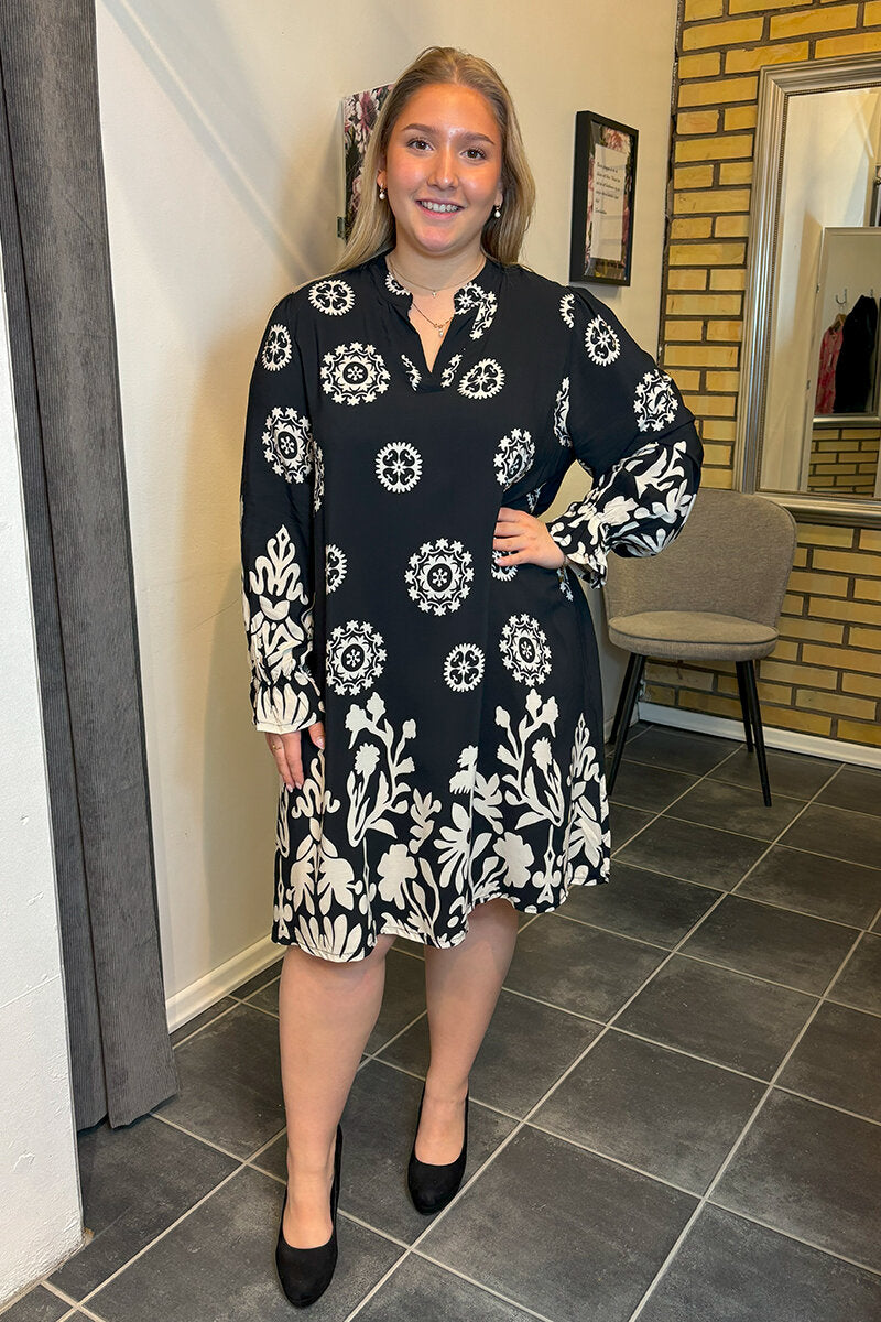 Pernille Klänning Dam Black Marta du Chateau