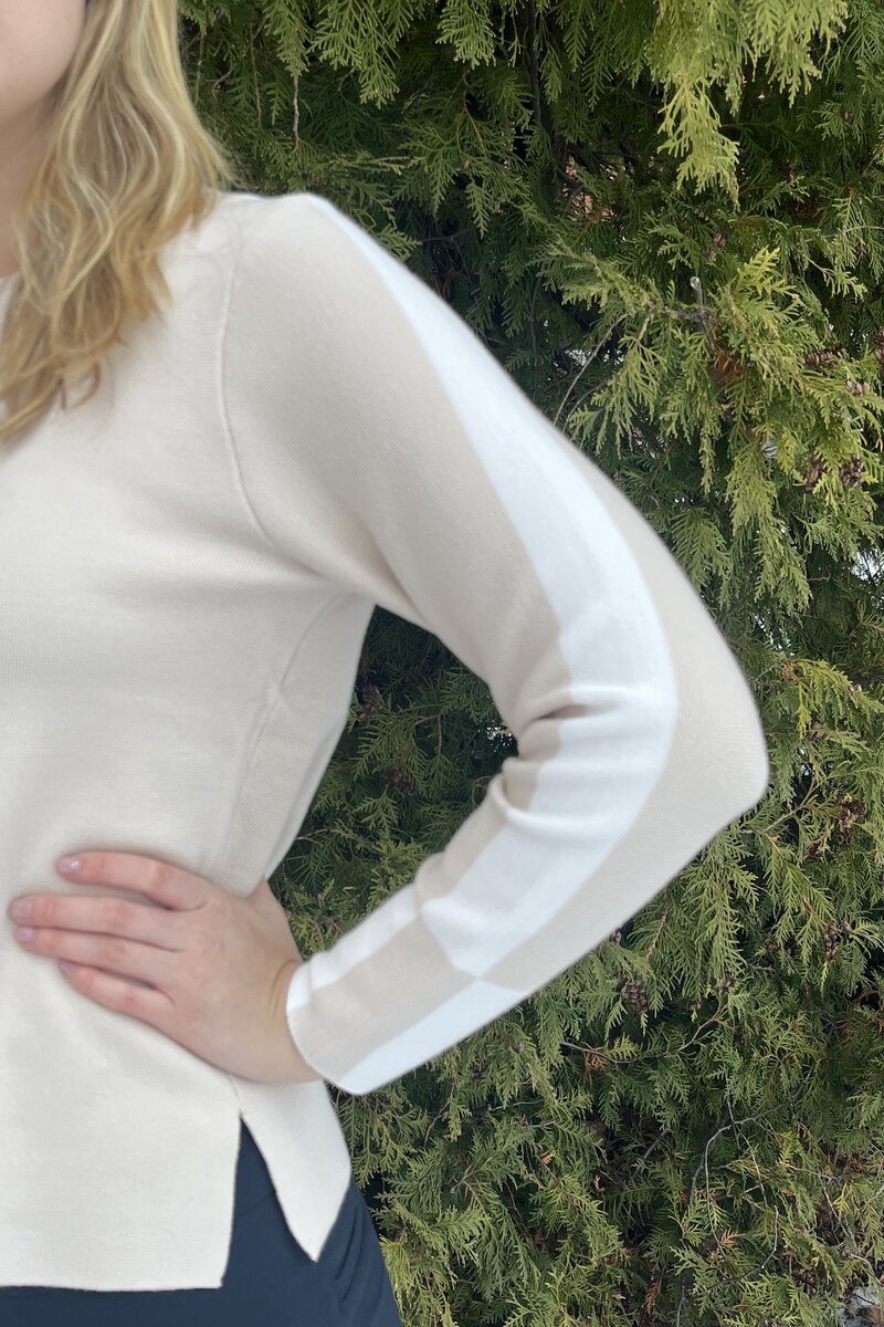 Beryl Rundhalsad Pullover Dam Sand OffWhite Micha