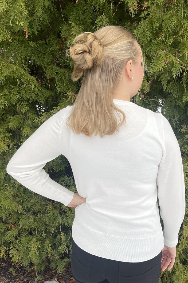 Carrie V-ringad Pullover Dam OffWhite Micha