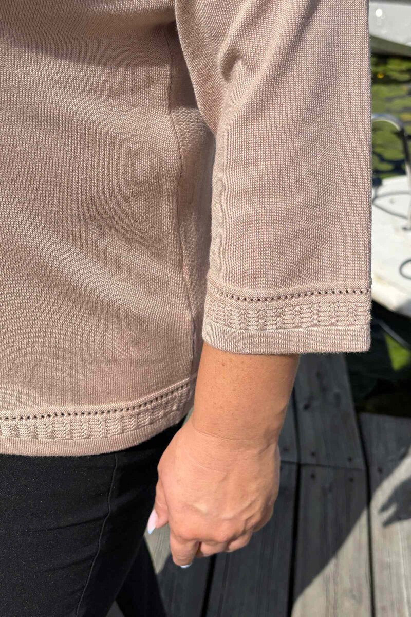 Khloe Crew-Neck Pullover Women Camel Micha
