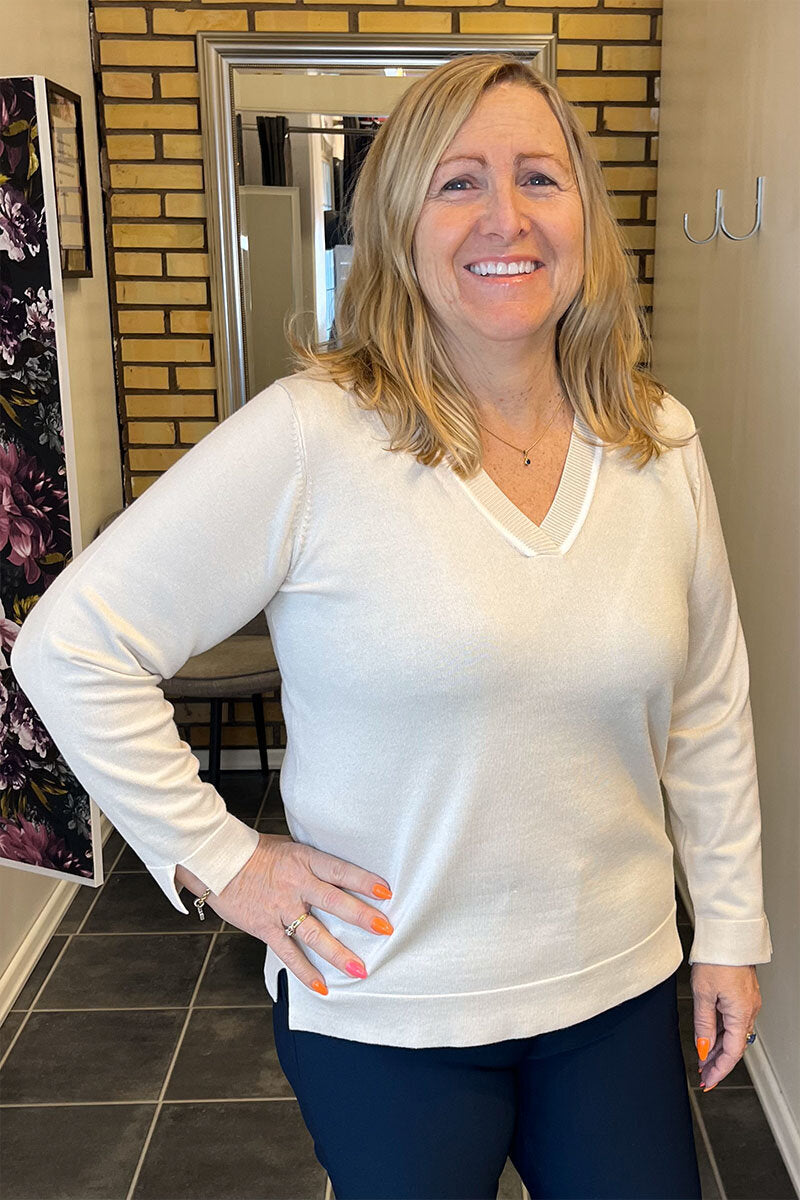 Vilma V-ringad Pullover Dam Sandshell Micha