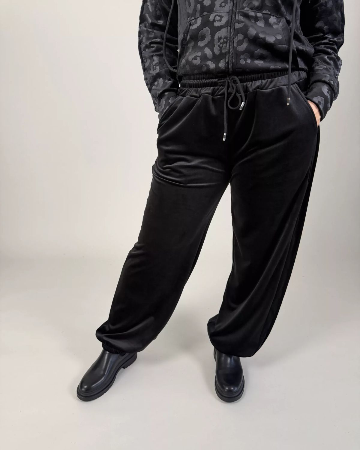 Mickie Velourset Dam Svart | Smilebutiken - Camicia