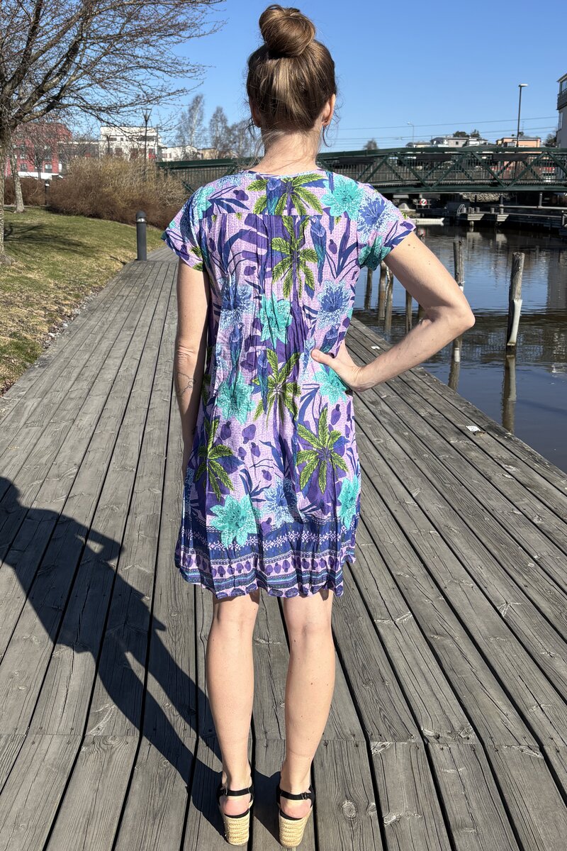 Nicola Dress 5 Women Palm Parrot | Smilebutiken - One Summer