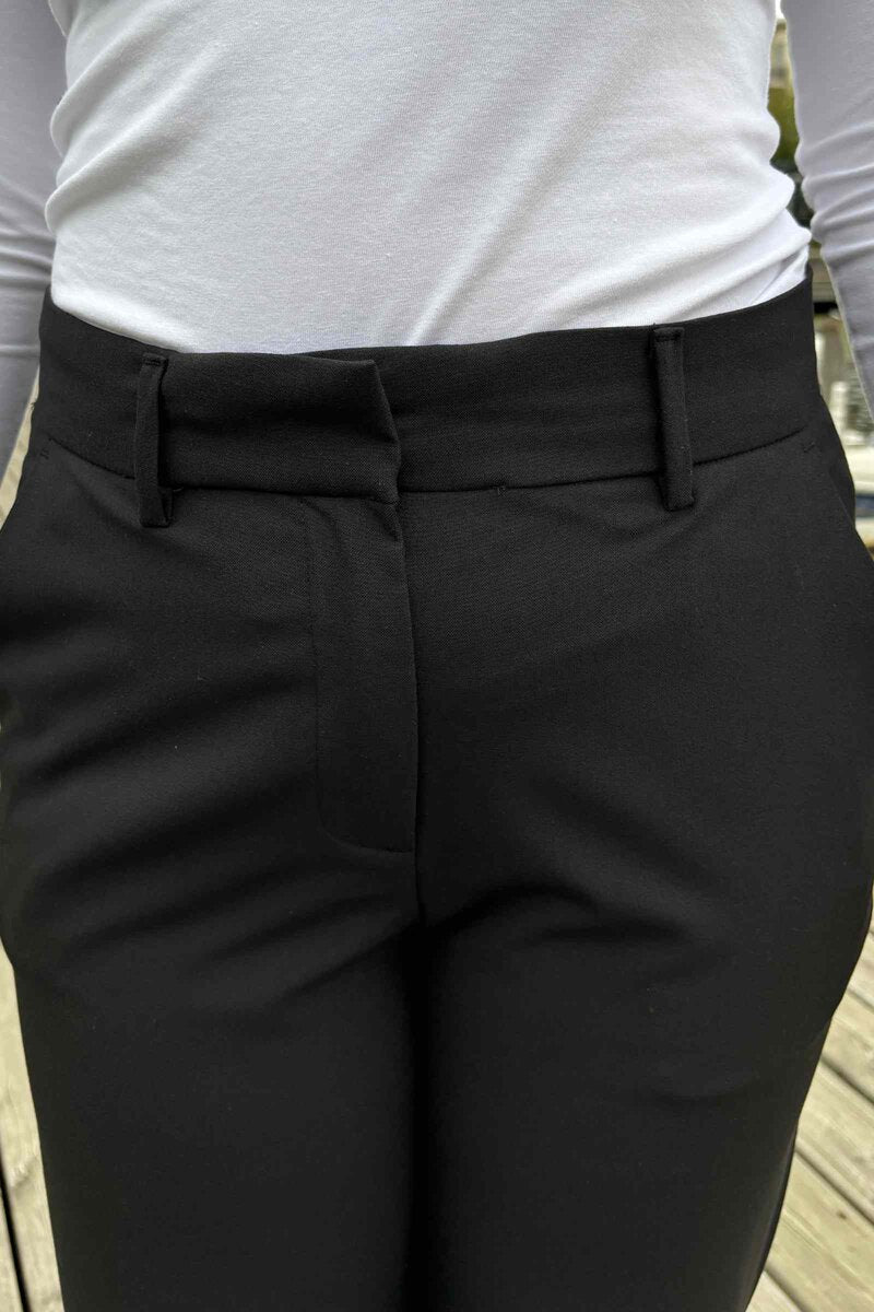 Gilli 4 Kostymbyxa Dam Black Soyaconcept
