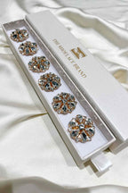Signe Knappsmycke 6-pack White Flower Gold THE SHOELACE BRAND