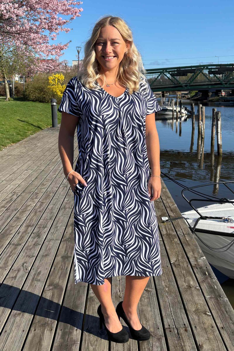 Carina Dress Women Fantasy Dark Navy Way of Sweden
