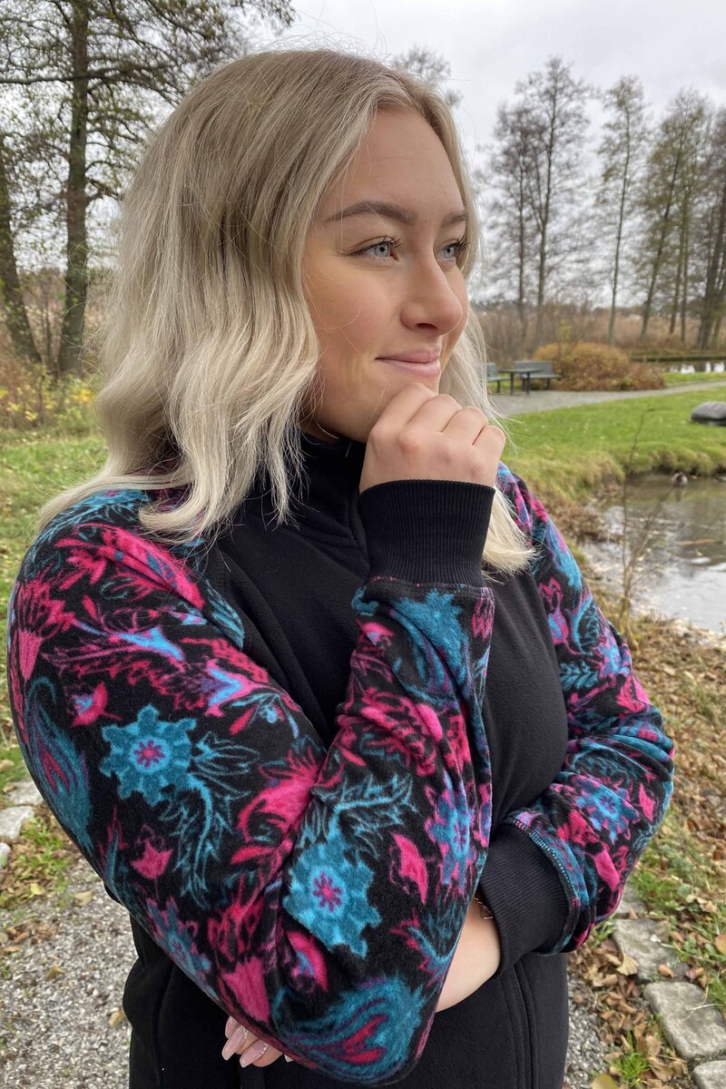 Flisa Fleece Jacket Women Patterned Sleeves Way of Sweden