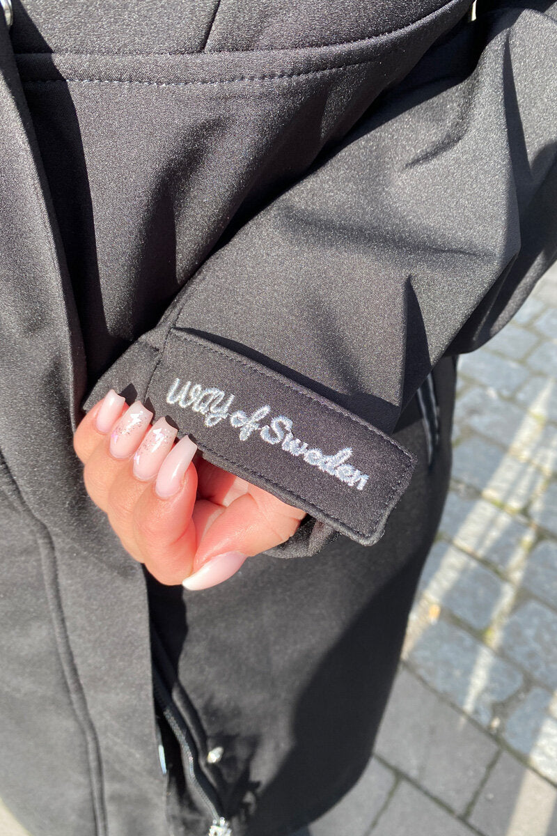 Supreme Softshellkappa Dam Svart - Way of Sweden
