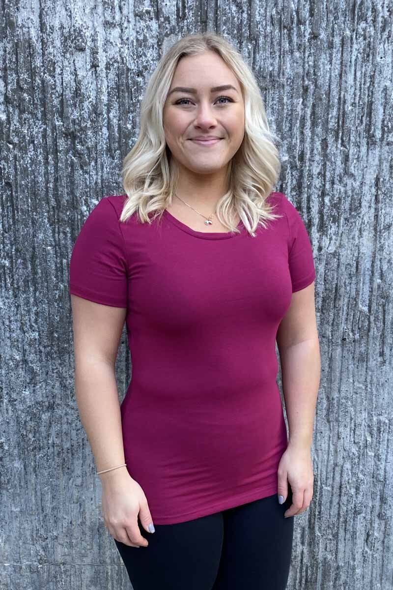 Emma Short Sleeve T-Shirt Women Raspberry - Way of Sweden