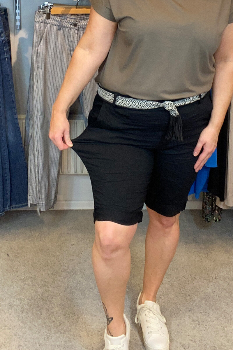 Kaira Stretch Shorts Women Black Zabaione